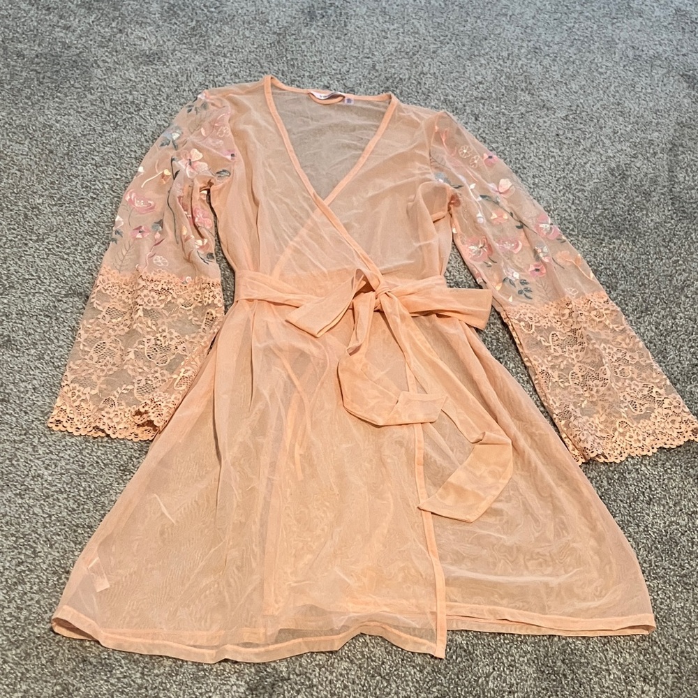 LA VIE EN ROSE MESH EMBROIDED KIMONO WITH TIE- UPS AND LACE WORK XS/S